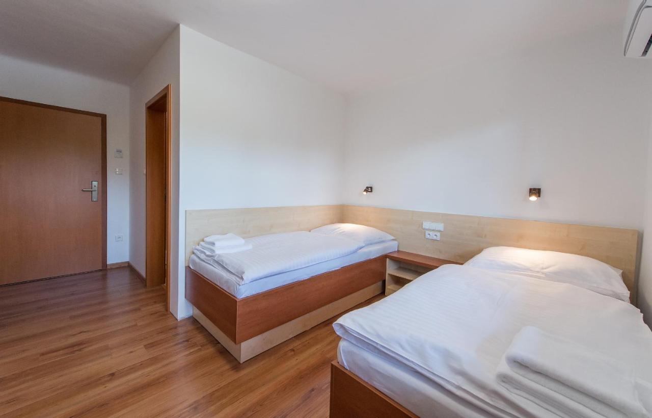 Penzion Leknín Třeboň Exterior foto