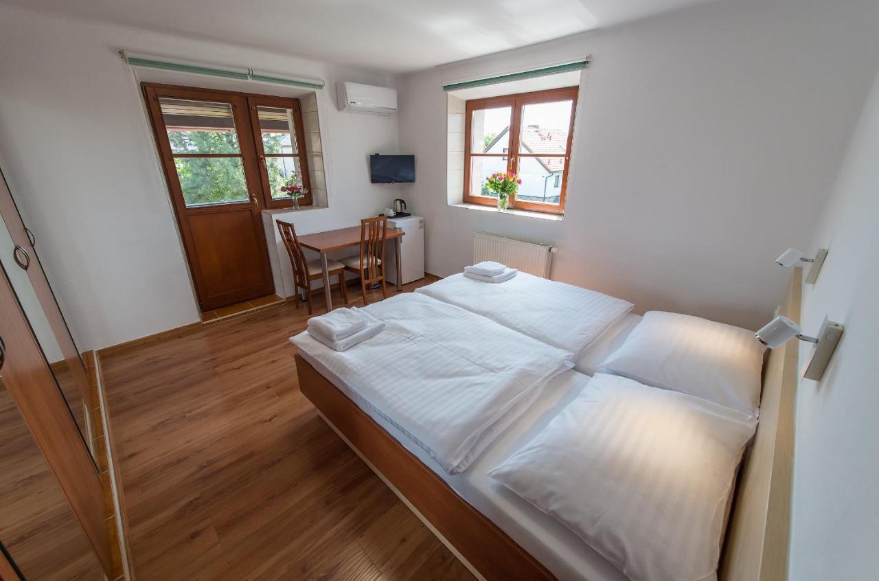 Penzion Leknín Třeboň Exterior foto